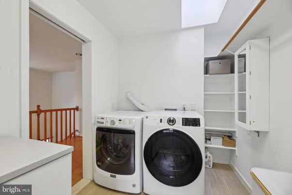 Interior, Washer, Wood Texture Flooring