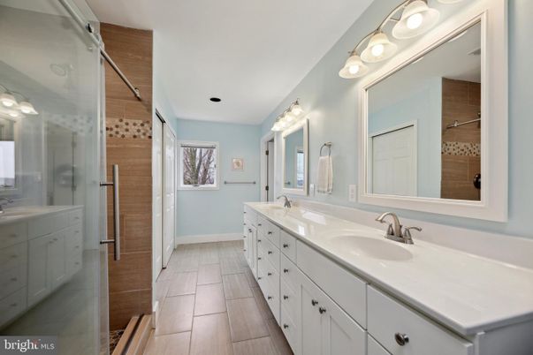 Bathroom, Dual Sink Vanities, Interior