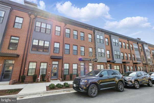 Exterior, Facade, Brick Facade, Rowhouse