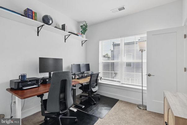 Home Office, Interior