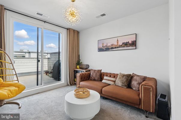 Chandelier, Interior, Living room