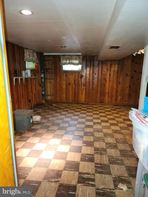 Empty room, Interior, Recessed Lighting, Wooden Walls