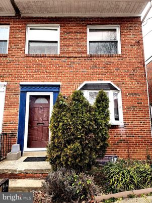 Exterior, Facade, Brick Facade, Rowhouse