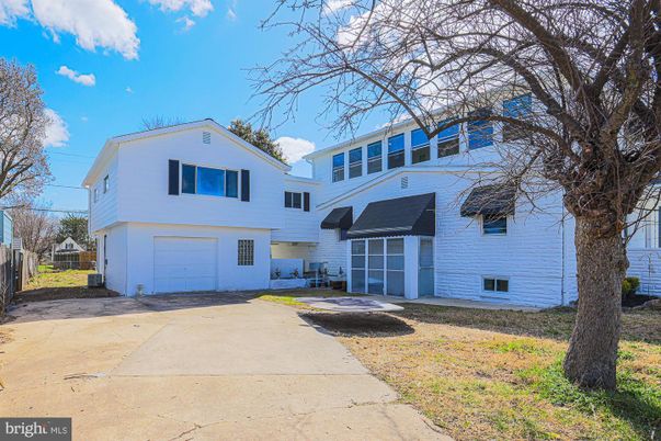 Attached, Exterior, Facade, Raised Ranch
