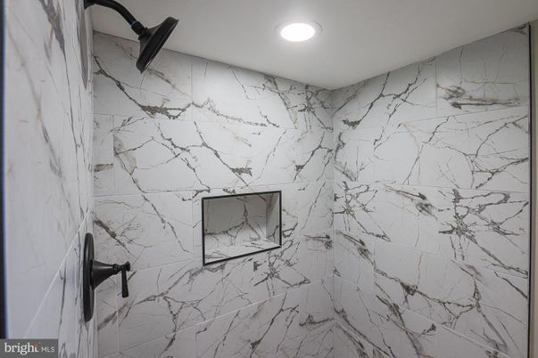Bathroom, Interior, Marble, Marble Walls, Recessed Lighting