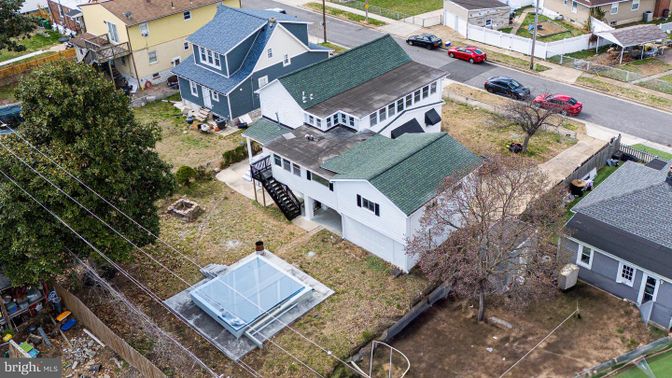 Exterior, Drone