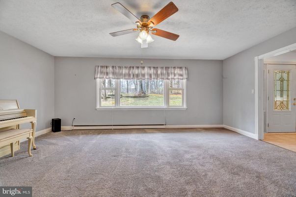 Empty room, Interior, Piano