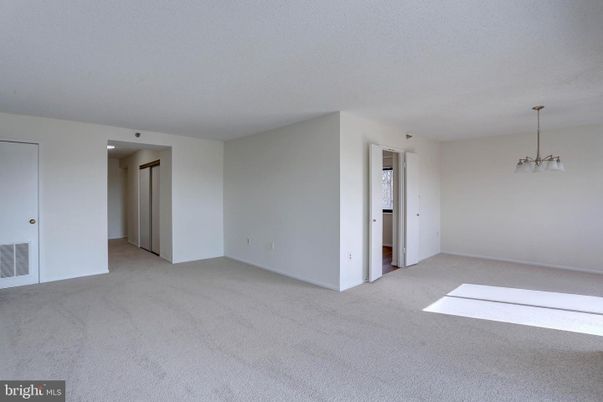 Empty room, Interior, Pendant Lights