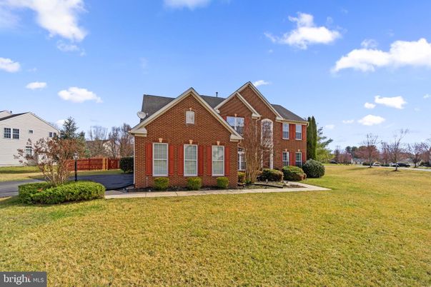 Backyard, Exterior, Facade, Brick Facade, Brick Traditional