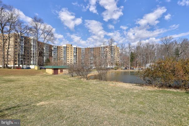 Exterior, Lake