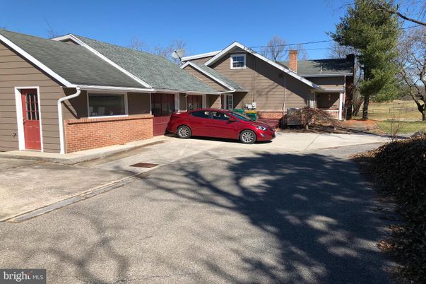 Exterior, Facade, Brick Facade, American Craftsman
