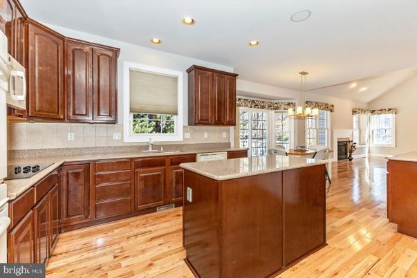 Chandelier, Dining room, Interior, Kitchen, Pendant Lights, Recessed Lighting, Wood Texture Flooring