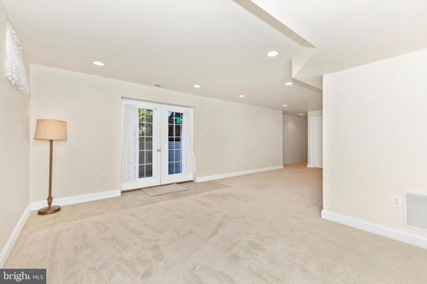Empty room, Interior, Recessed Lighting