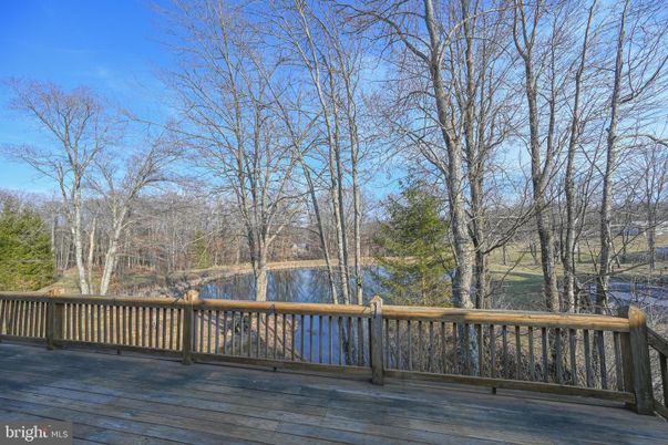 Exterior, Lake