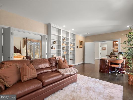 Home Office, Interior, Living room, Recessed Lighting, Wood Texture Flooring