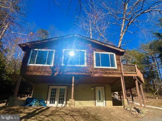 Exterior, Facade, Log Home