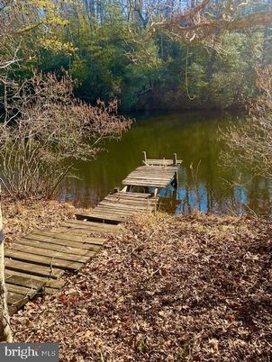 Exterior, Lake