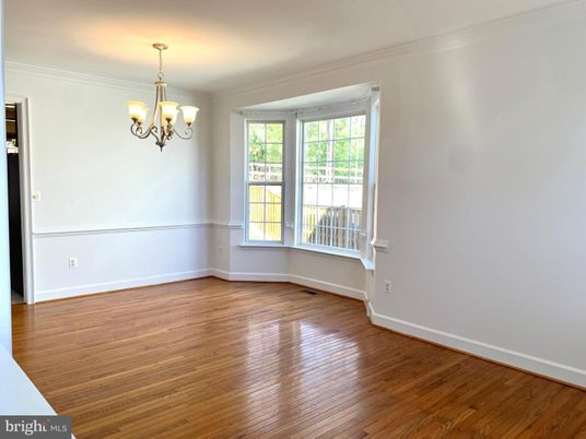 Chandelier, Empty room, Interior, Wood Texture Flooring
