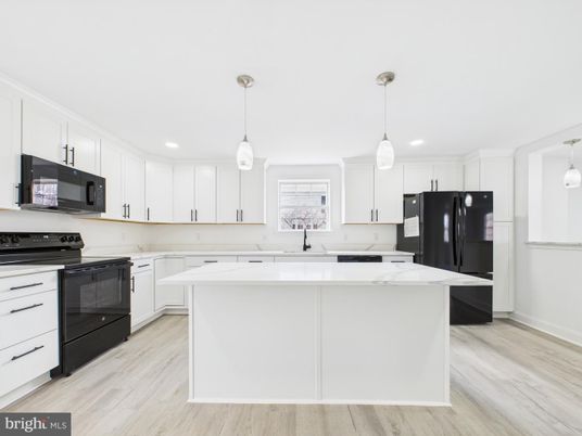 Interior, Kitchen, Pendant Lights, Recessed Lighting, Wood Texture Flooring