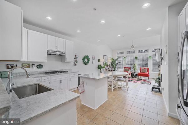Dining room, Interior, Kitchen, Recessed Lighting, Stainless Steel Appliances