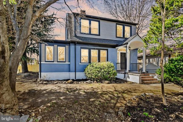 Exterior, Facade, American Foursquare