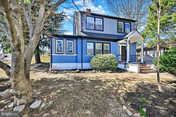 Exterior, Facade, American Foursquare