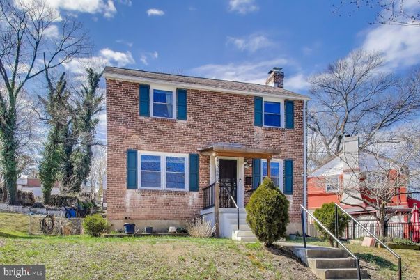 Exterior, Facade, Brick Facade, Raised Ranch