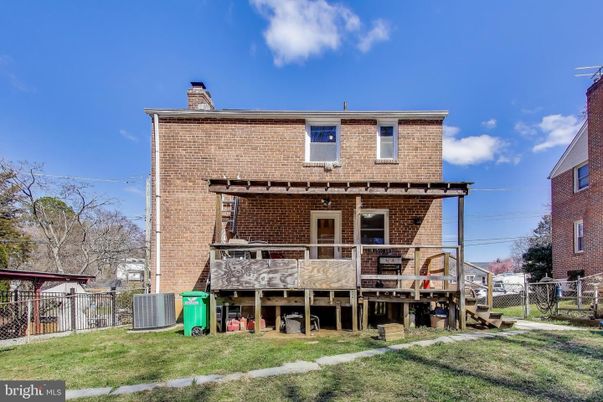 Exterior, Facade, Brick Facade, American Foursquare