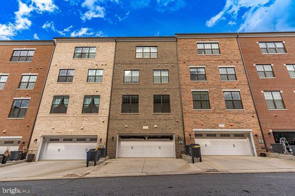 Attached, Exterior, Facade, Brick Facade, Rowhouse