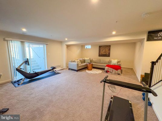 Fitness Equipment, Interior, Living room, Recessed Lighting