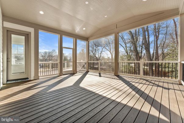 Interior, Recessed Lighting, Sun Room, Wood Texture Flooring