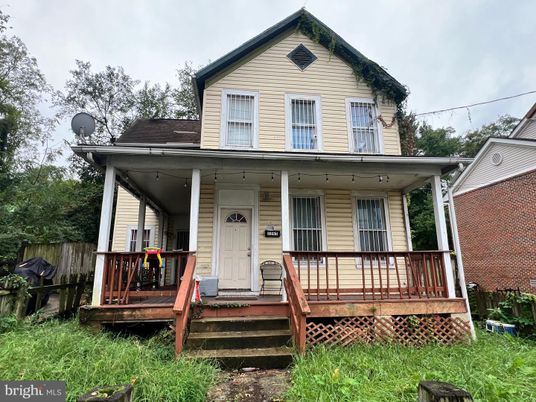 Exterior, Facade, Brick Facade, Queen Anne Victorian