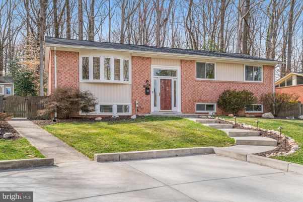Exterior, Facade, Brick Facade, Raised Ranch