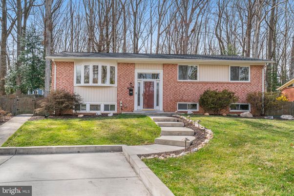 Exterior, Facade, Brick Facade, Raised Ranch