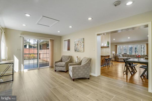 Dining room, Interior, Living room, Pendant Lights, Recessed Lighting, Wood Texture Flooring
