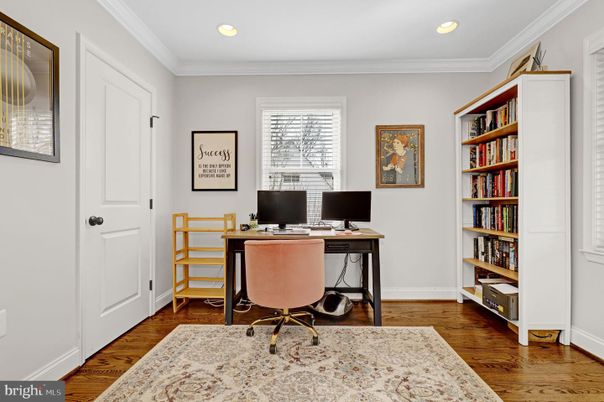 Home Office, Interior, Recessed Lighting, Wood Texture Flooring