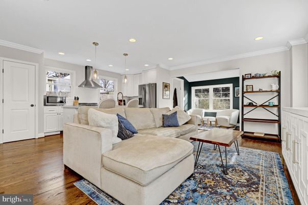 Interior, Kitchen, Living room, Pendant Lights, Recessed Lighting, Stainless Steel Appliances, Wood Texture Flooring
