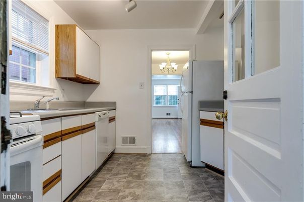 Chandelier, Interior, Kitchen, Wood Texture Flooring