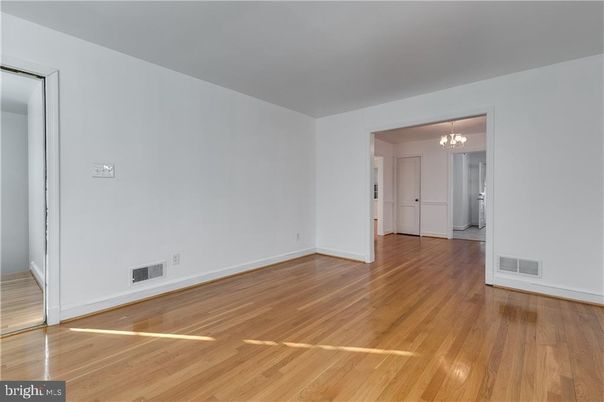 Chandelier, Empty room, Interior, Wood Texture Flooring