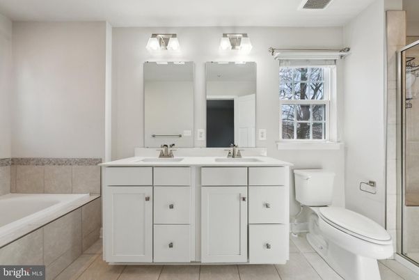 Bathroom, Dual Sink Vanities, Interior