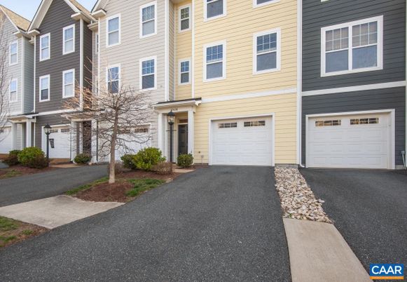 Attached, Exterior, Facade, Rowhouse