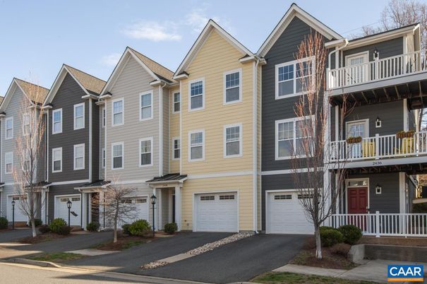 Attached, Exterior, Facade, Rowhouse
