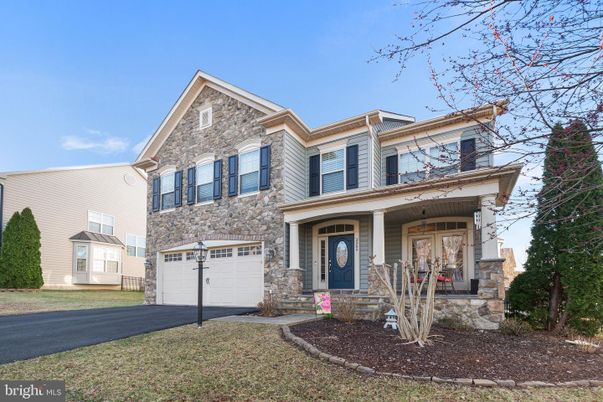 Attached, Exterior, Facade, Farmhouse