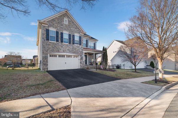 Attached, Exterior, Facade, Farmhouse