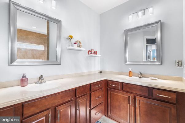 Bathroom, Dual Sink Vanities, Interior