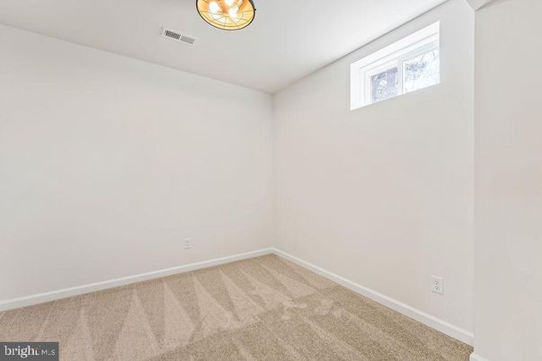 Empty room, Interior