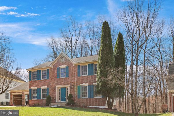 Attached, Exterior, Facade, Brick Facade, Georgian