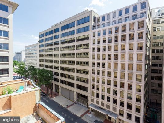 Exterior, Facade, Highrise