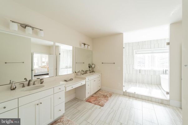 Bathroom, Dual Sink Vanities, Interior
