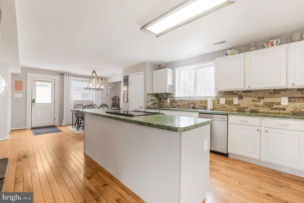 Chandelier, Dining room, Interior, Kitchen, Pendant Lights, Wood Texture Flooring